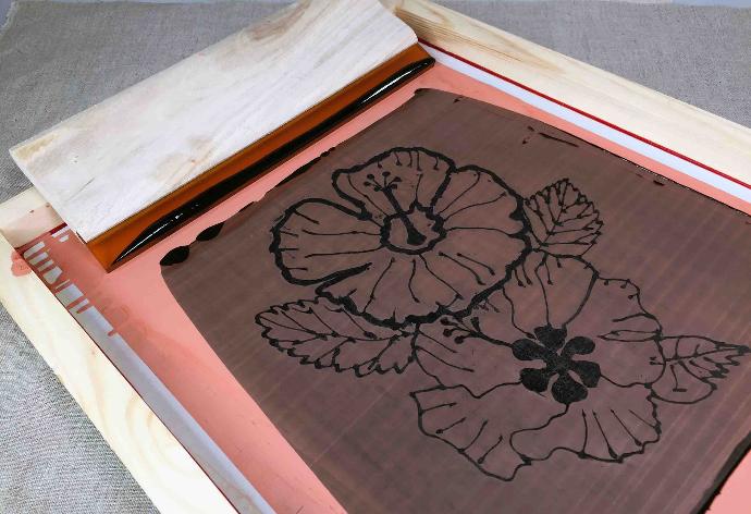 WHAT IS SILK SCREEN PRINTING?